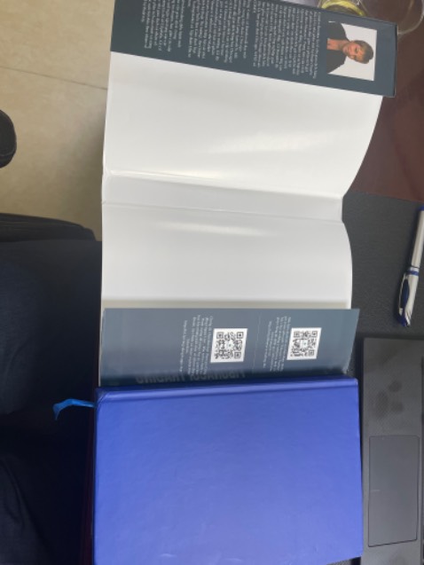 Sản phẩm như sách lậu, không tem mác, bìa không có mà in giấy kẹp vào