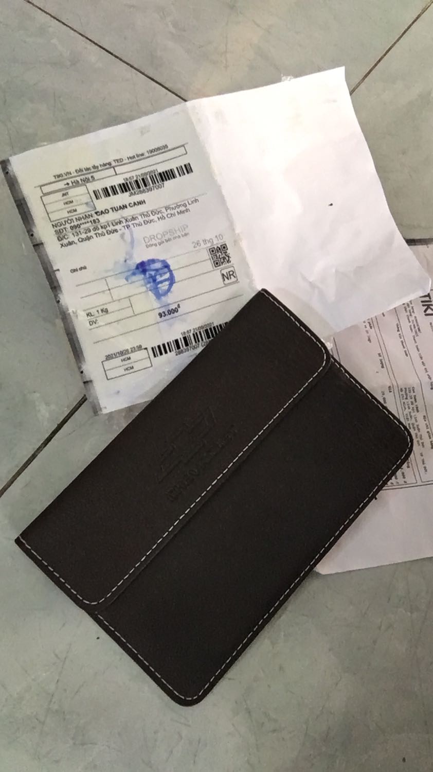 Giao hàng không đúng số lượng đặt hai cái giao 1 cái mà vẫn tính tiền 2 cái điện thoại thì không có liên lạc được làm ăn kiểu này là thua rồi