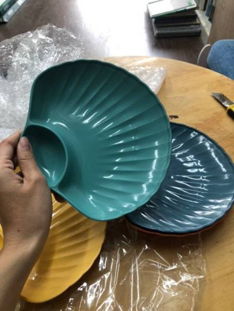Đĩa nhựa dày dặn, chắc, rất đẹp luôn. Shop giao hàng nhanh, phục vụ tốt . 5 sao