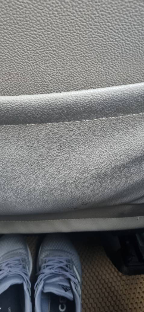 Viết đẹp, trơn, phù hợp với cả người lớn và trẻ em, nhưng giá thì hơi đắt