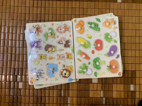 ○ Thời gian giao hàng bên tiki nhanh nhất trong các sàn thương mại.

○ Nhận được hàng đúng với mô tả sản phẩm

○ Cầm trên tay rất chắc chắn, gỗ dày dặn, không hề cong vênh.

○ Góc được mài nhẵn nhịn nên cực kỳ an tâm cho trẻ nhỏ.

○ Shop bán rất nhiều chủ đề. Giúp Bé thêm nhiều lựa chọn khi chơi hơn.

○ Chất lượng tốt. Giá bán quá tốt. Nên mua mn...