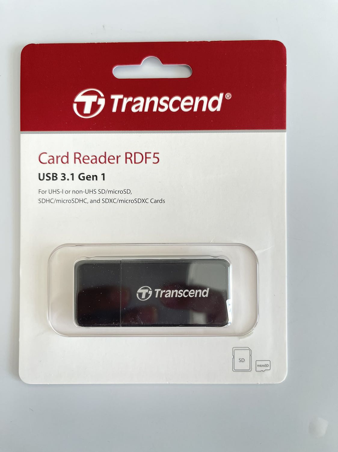 Đầu đọc có 2 khe cắm nhưng chỉ đọc 1 lần 1 thẻ, cắm cả 2 thẻ thì không đọc được nha. Đầu đọc có 2 khe cắm nhưng chỉ đọc 1 lần 1 thẻ, cắm cả 2 thẻ thì không đọc được nha.