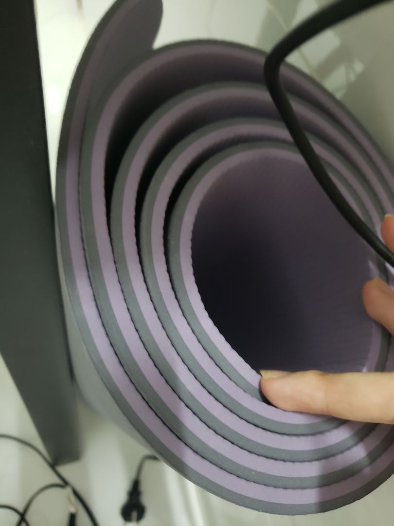 hàng dày dặn, đúng chất lượng. nhưng màu sắc ko tả nổi. gọi là màu mắm tôm. shop có bao nhiêu màu ko nỡ gửi mình 1 màu nào đẹp đẽ tí, ko cho lựa màu xong gửi đúng cái màu nhìn xong thèm ăn bún đậu mắm tôm hơn thèm tập . 
trừ shop nhiều điểm vì mình ntin 2 ngày nay ko rep. phục vụ vậy chán quá. hàng ship thì chậm nhưng mà thôi do dịch, nên mình ko tính. thôi cho shop 1*thôi, hàng thì ok nhưng các bạn nên lựa màu trước để đỡ thèm ăn bún đậu mắm tôm mỗi khi thấy thảm như mình.