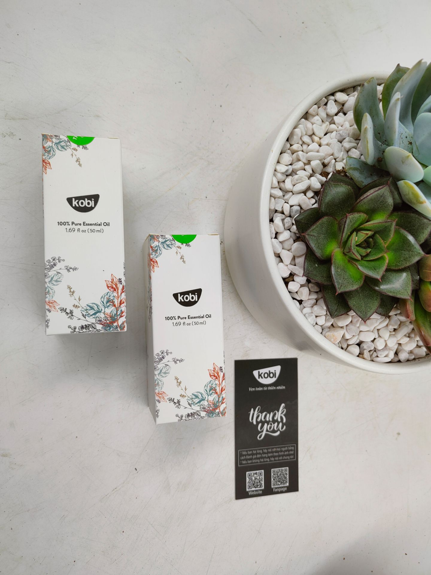Tuy có vài sơ suất nhưng shop xử lý rất tốt. Phản hồi cực nhanh, tư vấn dễ thương. Sản phẩm đóng gói rất đẹp và chắc chắn.
