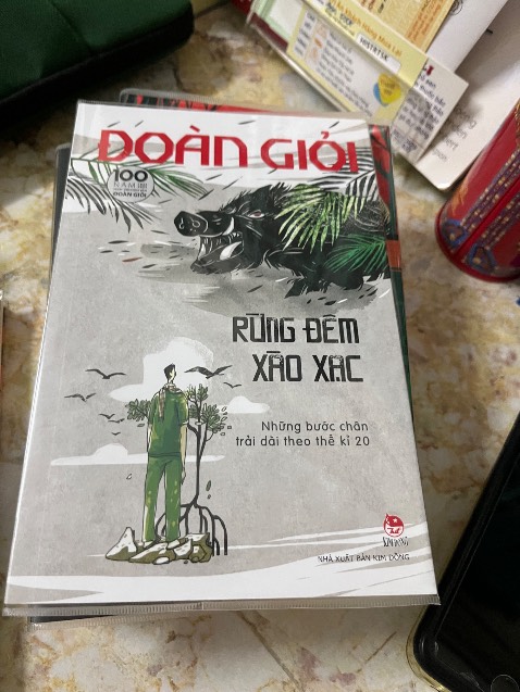 Shop đóng gói cẩn thận và giao nhanh. Giá tốt, có bookcare nữa.