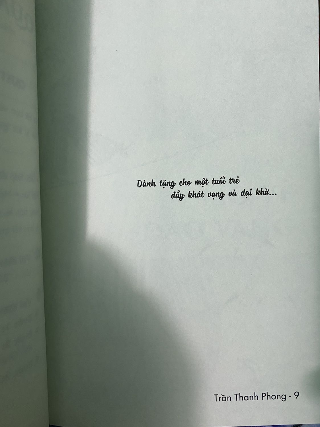 Nếu bạn đang có đam mê với khởi nghiệp, bạn chưa hề có kinh nghiệm gì trong tay, Khởi Nghiệp Bán Lẻ đích thị là cuốn sách dành cho bạn. Cuốn sách giống như một “người thuyền trưởng” đưa bạn đến một vùng đất mới với một cách thức khác để khởi nghiệp kinh doanh với tỷ lệ thành công cao hơn rất nhiều. Không khó để tìm thấy một quyển sách khởi nghiệp đến từ nước ngoài nhưng để tìm đến một cuốn sách khởi nghiệp của Việt Nam, Khởi nghiệp bán lẻ tự hào là một trong những cuốn sách hiếm hoi đó. Cuốn sách không chỉ thiết thực với tình hình thế giới mà còn phù hợp với bối cảnh Việt Nam.