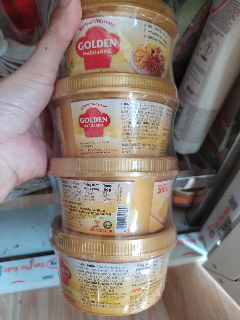 Cho 5* vì mua đc giá rẽ ngày 11.1 
- Hộp được bao lốc 5 hộp bơ . còn nguyên tag mác bao bì.
- Tiki ship hàng còn nguyên hộp. time nhanh.
- Bơ có mùi nhơm nhẹ ( thơm ngọt như kẹo- không phải như mùi bơ Tường An)
- Bơ không có vị - lạt - mềm . có màu mỡ gà nhạt. 
- Nấu mì ý mình vẫn thích bỏ bơ Tường An hơn vì nó béo và có mùi nhẹ hơn.
- Bơ thích hợp cho những người làm bánh hơn.  HSD: 6/2022