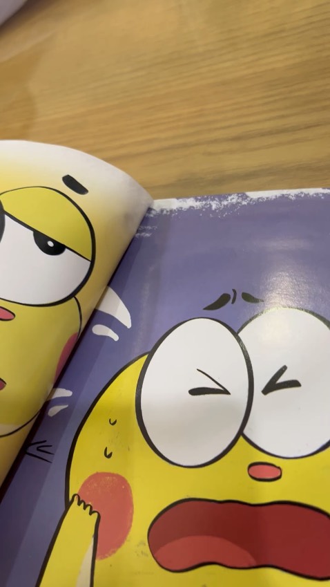 Đặt 6 cuốn  truyện Cổ Oai ơi nhưng tập “ chích ngừa là cần thiết” bị ướt các tờ bị dính vào nhau gỡ ra bị rách 🥲.