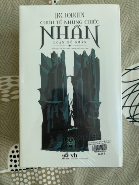 Bên Tiki giao hàng thì khỏi phải bàn rồi ạ. Mình đặt lúc sáng ngày 14/8, dự kiến giao hàng ngày 15/8 mà chiều ngày 14/8 mình đã dc nhận hàng rồi ạ. Sách thì còn nguyên seal, ko bị trầy xước hay hư hỏng gì. Nói chung lần đặt sách này rất là ưng ạ☺️