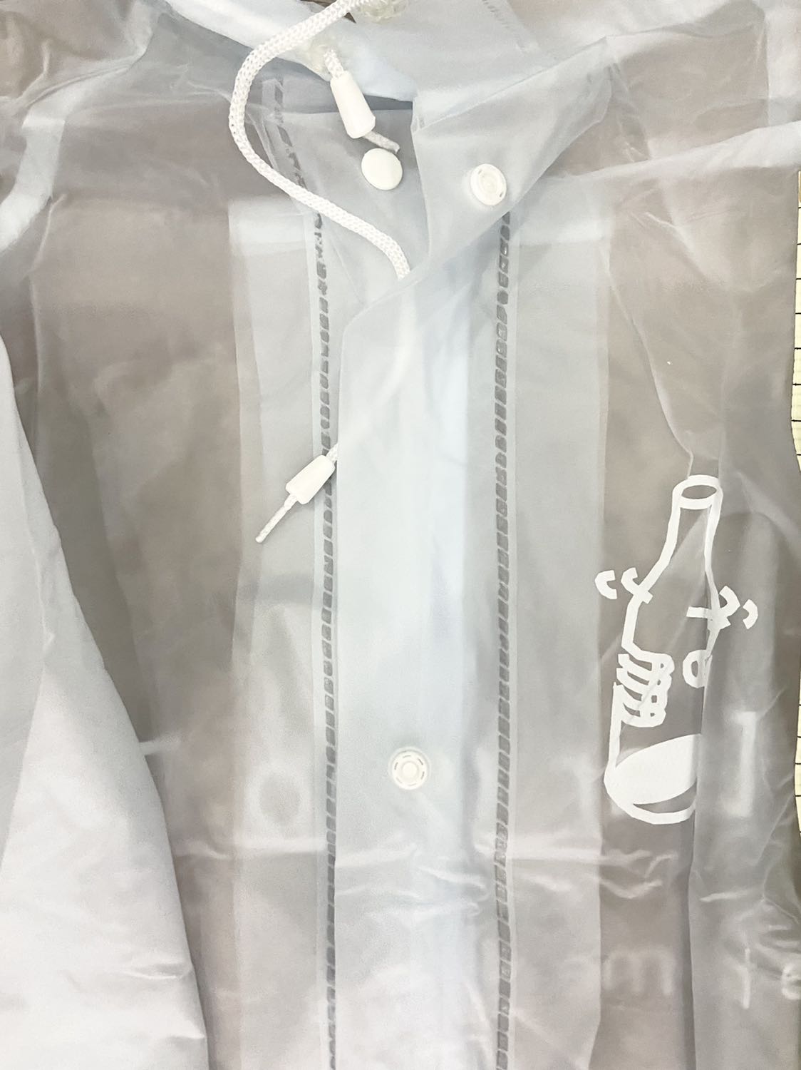 Thiết kế đẹp, chất liệu nhựa tốt, giá hợp lý, rất đáng mua. Mình xui quá, cái nút trên cùng bị hư, coi như ko xài được vì hở cổ quá rộng.