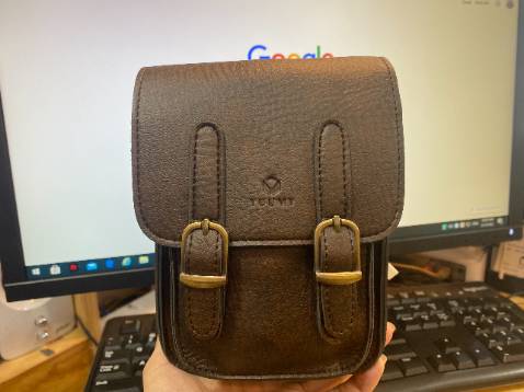 TÚI XINH LẮM MỌI NGƯỜI ƠI, NHỎ GỌN MÀ ĐỰNG ĐƯỢC NHIỀU GHÊ, FORM TÚI CŨNG CỨNG CÁP THÍCH GÌ ĐÂU Á ^^