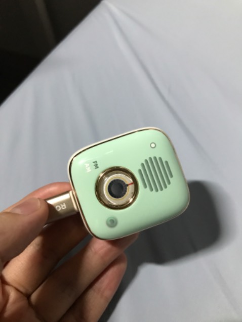 Hàng đẹp y hình luôn nha, đeo thử mặc dù ko hiểu sao đeo trên tai hơi lỏng lỏng nhưng rất thoải mái không tuột không bị đau tai mà âm thanh cũng không lọt ra ngoài. Rất ưng đáng mua nha. tiki bây giờ ship hàng như tên lửa ấy vừa đặt xong mấy tiếng sau đã bắt nhận rồi không kịp trở tay 🤣