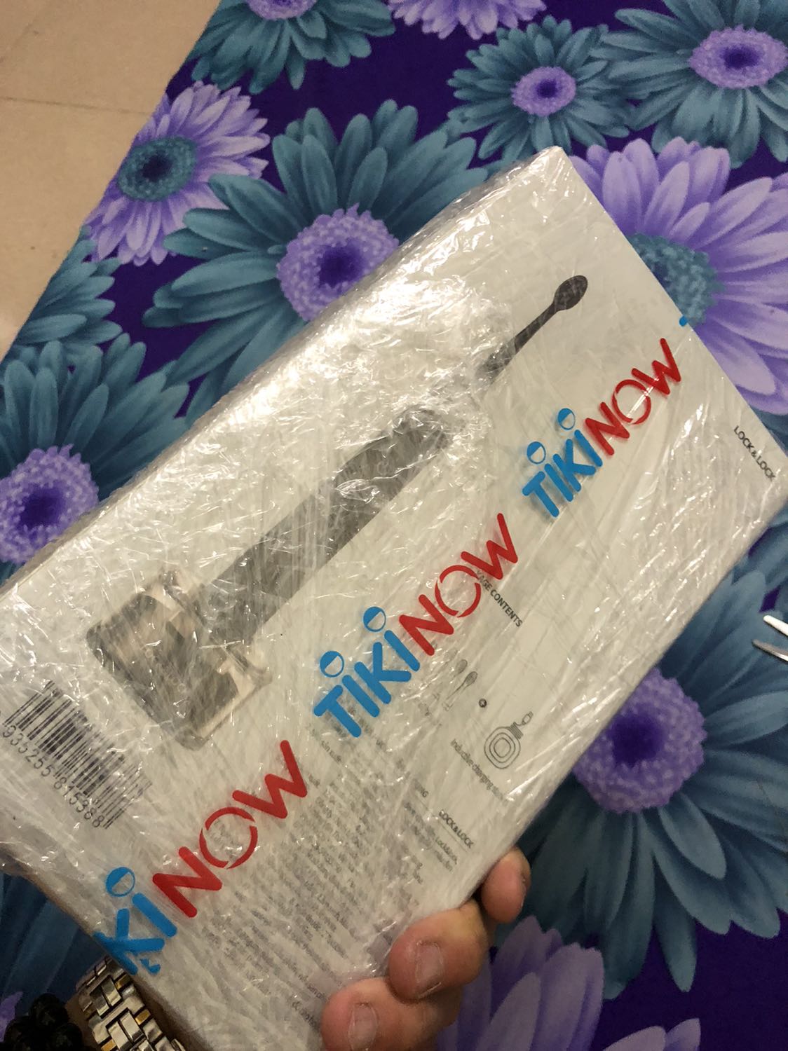 Hàng đẹp 
Phải nói bàn chải nó đẹp *** ra nhìn sang trọng dã man
Chất liệu cầm mịn tay lực rung siêu đã 
Mạnh có - yếu có - trung bình có
Bị cái lúc giao hàng cảm thấy đóng gói ko đc cẩn thận lắm nên hơi cấn cạnh của hộp

Nói chung bàn chải đẹp rung êm tiếng kêu nhẹ như máy phun sương 
Đánh phê cái răng lắm
Xài kết hợp với Marvis là đỉnh khỏi cần nói

Mấy bạn cứ mua nha