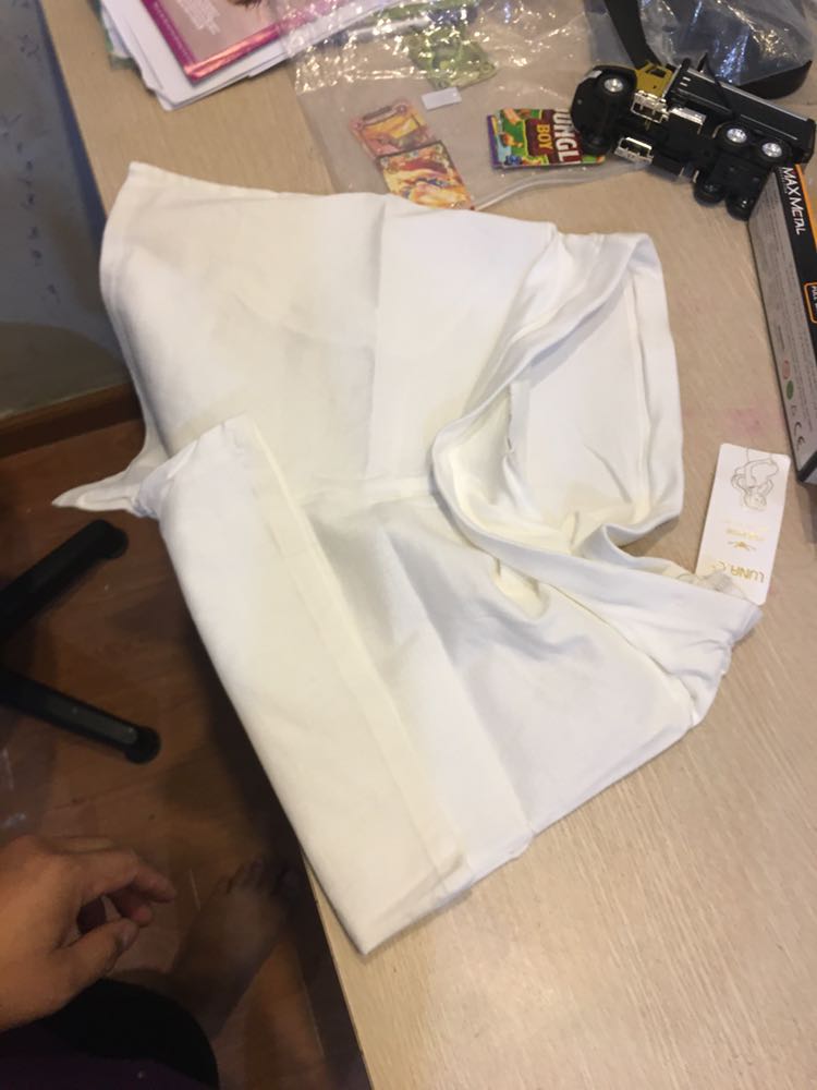 Quần có chất vải tốt, đường chỉ may chắc chắn, vòng bụng có độ co giãn lớn