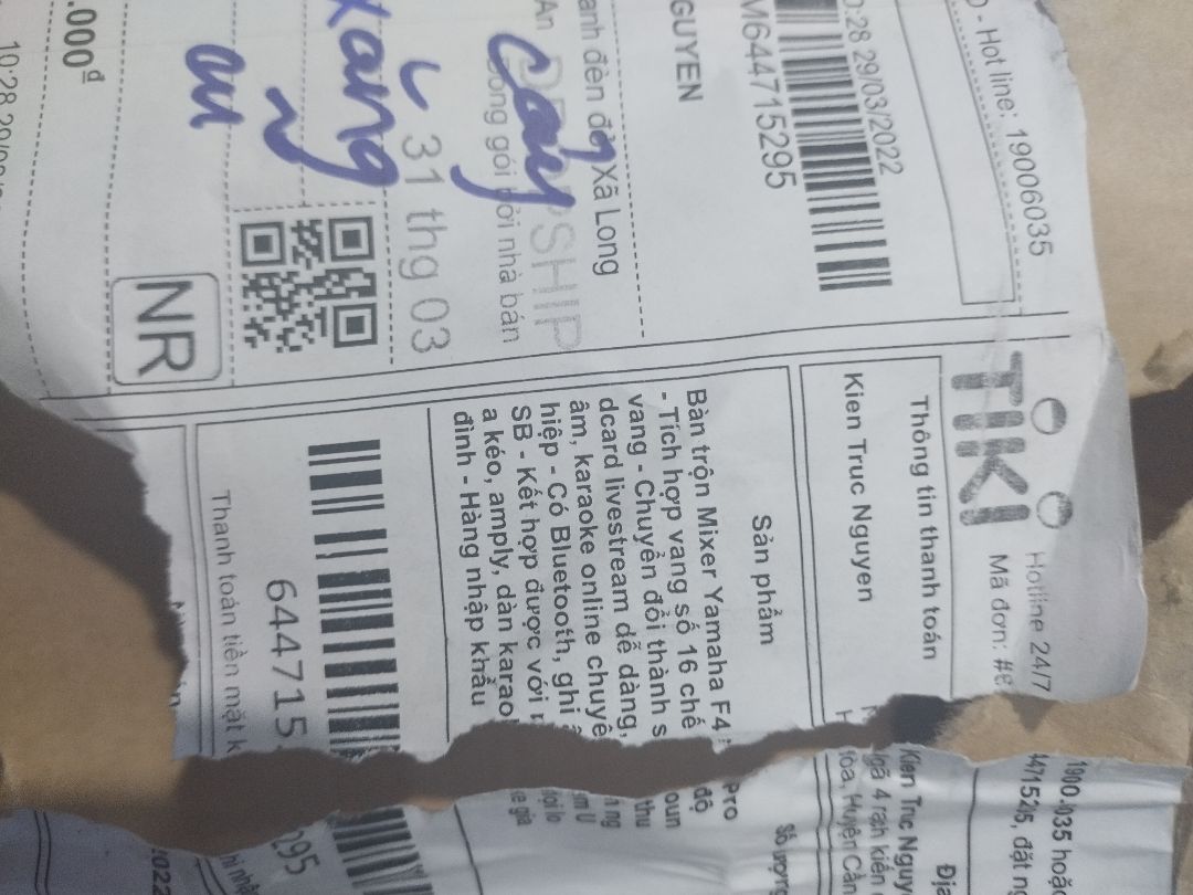 Lần đầu tiên mới bị *** trên Tiki. Mua bàn trộn mixer Yamaha F4 pro giá 845 ngàn đồng mà giao cái máy nghe nhạc nhỏ xíu E 898.