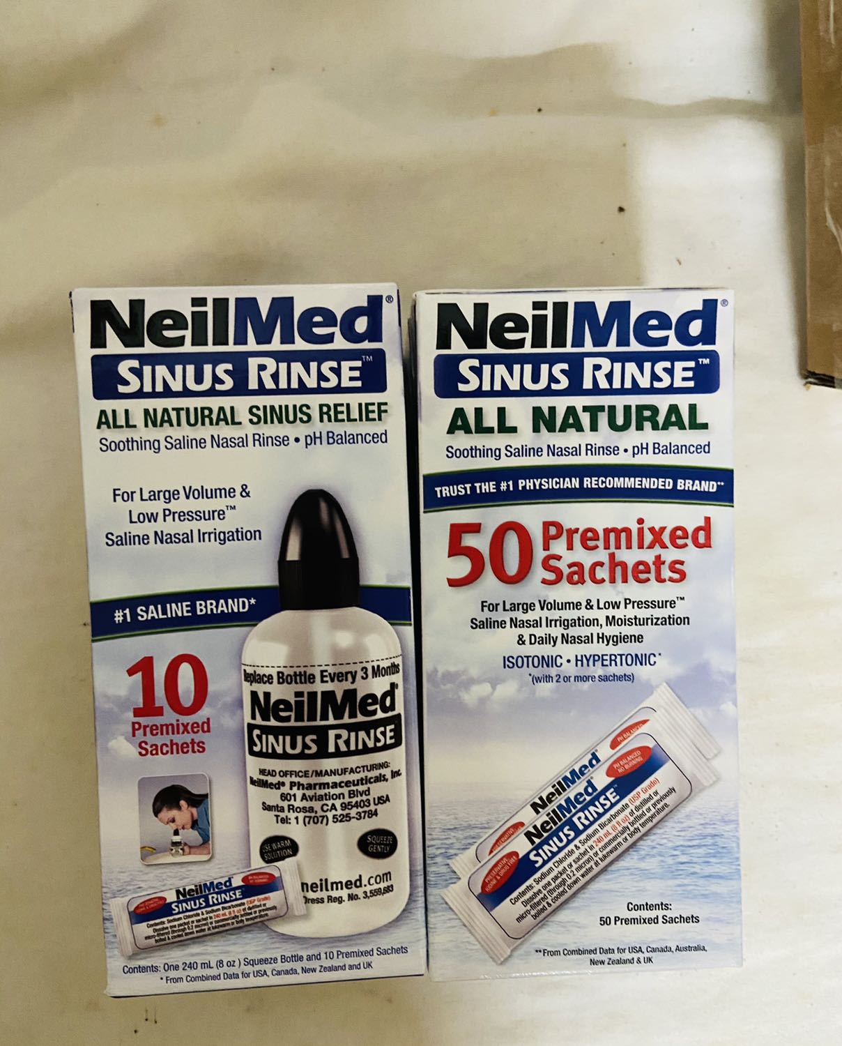 Mình bị dị ứng mũi lâu ngày, nay trời trở lạnh nên nghẹt cứng, viêm họng nữa hic hic
Chị bạn giới thiệu loại này, nói ba chỉ dùng thấy ok nên lên tiki kiếm thử, ai dè có bán luôn. Mỗi cái hàng nhập US nên giá cao. Mình lên Amazon coi review, thấy nhiều người khen, nên quyết định mua. Về cũng lo hàng không như ý nhưng mở ra thấy ok lắm, hộp nguyên, không bị móp méo, đủ số lượng.
Mình thử dùng luôn rồi, nhớ nín thở lúc bóp bình thì sẽ không sặc mn nhé. Êm. Sẽ ủng hộ tiếp ??