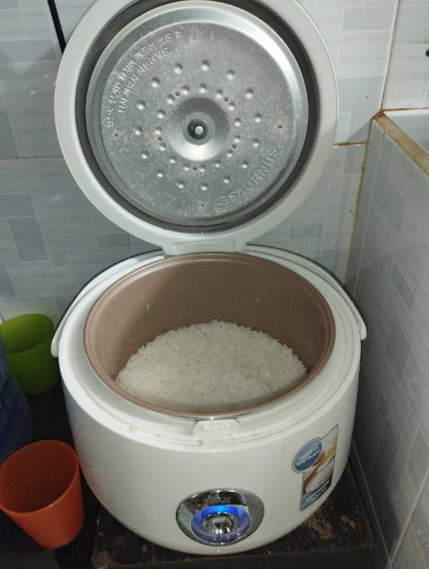 Ngoại hình đẹp. Nấu nhanh. Cơm ráo nước. Tôi rất thích sản phẩm này. Giá cả phải chăng, công suất cao. Nên mua. Dùng mấy tháng rồi mới đánh giá.