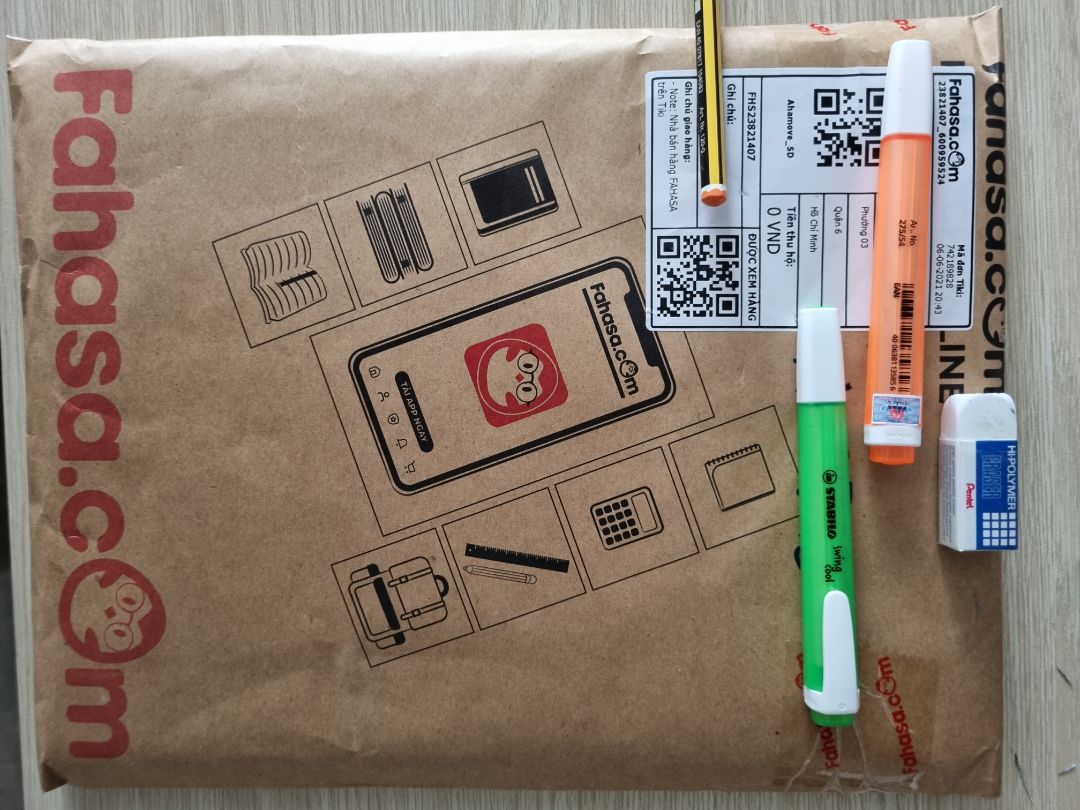 Sách gốc, cực hay và chuẩn mực. Fahasa (trên Tiki) giao hàng nhanh, đóng gói rất đẹp và chuyên nghiệp nên sách được bảo vệ cẩn thận trong bao gói.