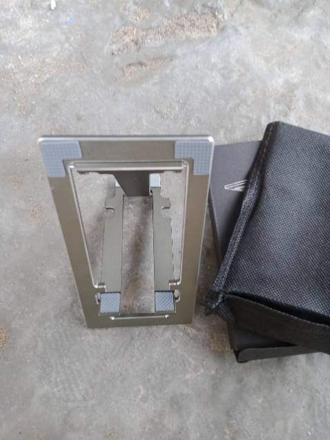 Sản phẩm rất chắc chắn, đẹp. Loại này sử dụng cho điện thoại thì không chê được gì!
thiết kế nhỏ gọn thông minh