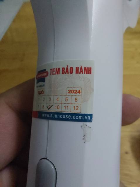 Mình đặt giao hàng now,giao tới là cây vợt cũ đã sử dụng,bảo hành của khách trước.gian hàng này của tiki làm ăn dối trá khách hàng.mình đổi trả hàng đến nay vẫn chưa nhận lại được hàng.tốn tiền đặt now,giao đồ seconhand,rồi lại chờ đổi trả.người ta đặt now thì khi đổi trả cũng phải giải quyết nhanh gọn mới hợp lý,đằng này... Mọi người nhìn xem phải tem mác bảo hành xem phải ko.