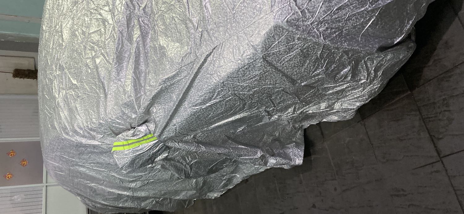 Giao hàng không đúng kích cỡ xe ( quá lớn so với xe mình, thùng thình vô cùng) mình muốn đổi lại size nhỏ hơn, mong tiki liên hệ với shop xúc tiến đổi hàng lại cho mình nhe. Mình hứa sẽ đánh lại 5 sao sau khi shop liên hệ hay chat với mình