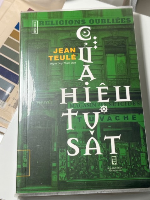 Cốt truyện khá lạ, đọc ổn.