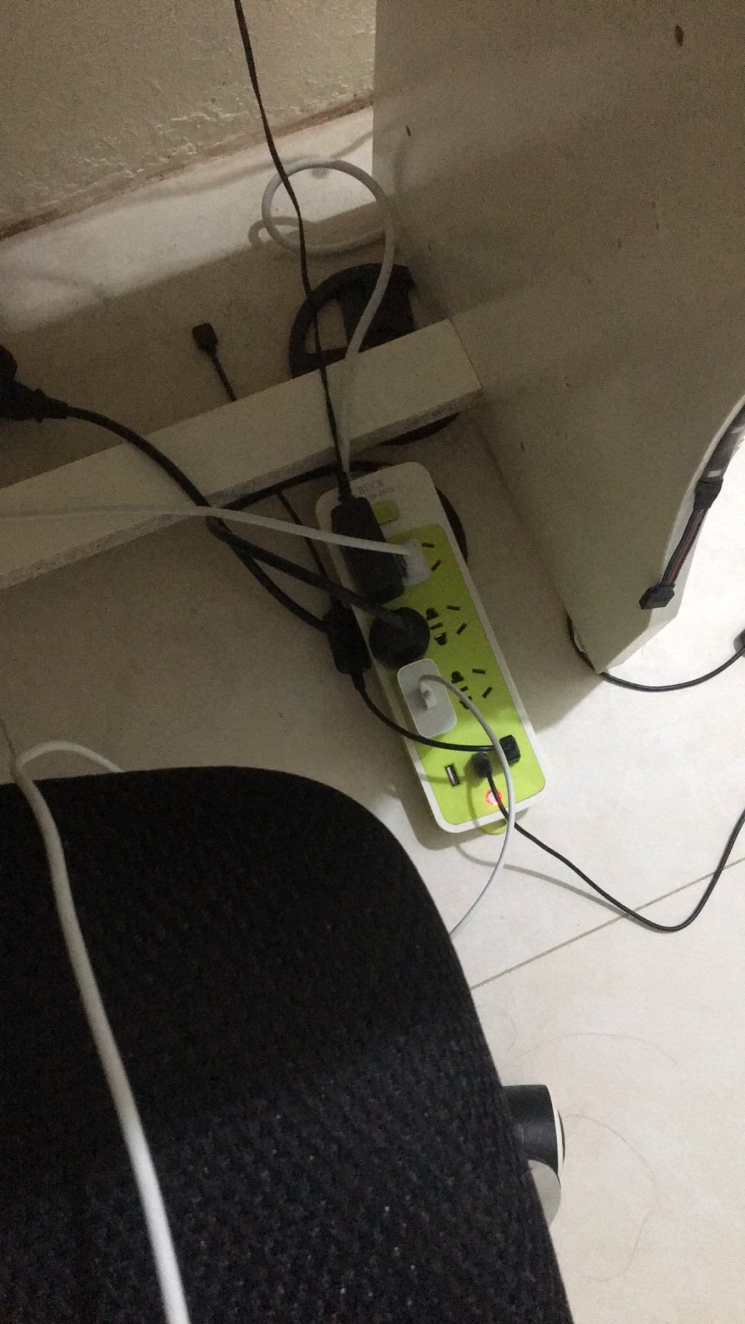 shop giao đúng sp mô tả. Nhiều ổ cắm rất tiện, ổ cũng chắc chắn, giá lại hợp lý. 5 sao chất lượng