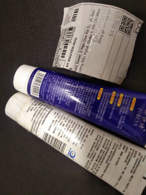 2 sản phẩm không đồng nhất, hàng cũ dơ, có dấu hiệu mở nắp rồi quấn băng keo, không tặng kèm dụng cụ như thông tin đăng bán