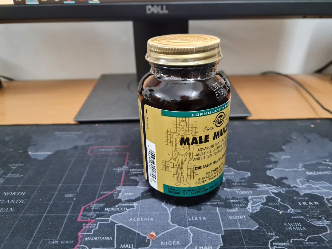 Mình mua trong đợt sale 11.11 nên được giá tốt. Sản phẩm có tem mác rõ ràng, tặng kèm thêm lọ vitamin tổng hợp nữa.