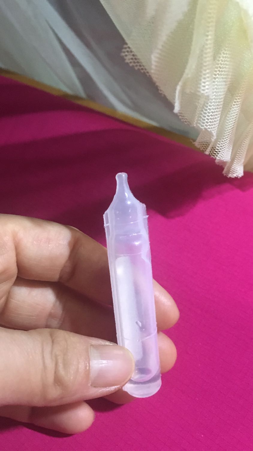 Sản phẩm tốt . Ngạt mũi dùng rất ok . Nhà ai có bé nhỏ nên mua vệ sinh cho bé tiện lắm . Dùng lâu hết cực . Ống nhỏ dùng tiện lắm