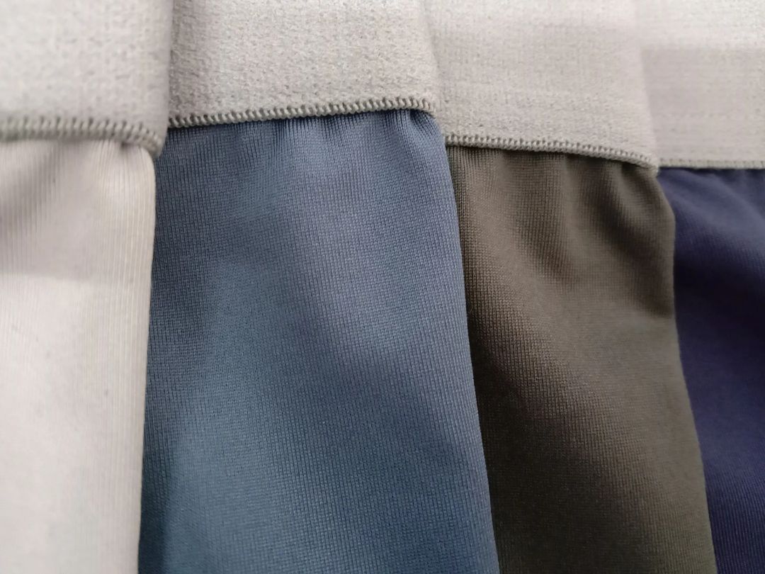 quần thoáng mát mặc không bí mua còn co cả hộp nhìn sang chảnh lắm ạ 😅 giá rẻ mà chủ shop còn dễ thương nên mua ạ