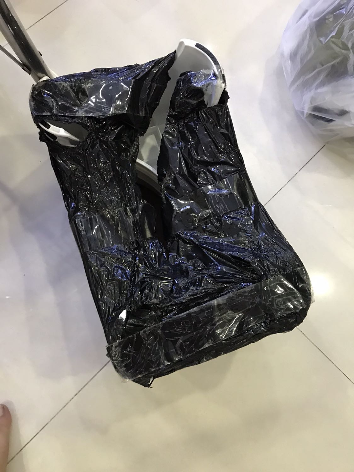 Ghế hơi nhỏ, phù hợp giá tiền.