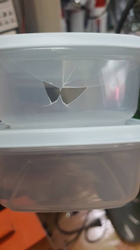 hộp bé Hàng Vỡ Cũng gửi, chẳng nhé lại gửi lại ko bõ tiền cước nên thui