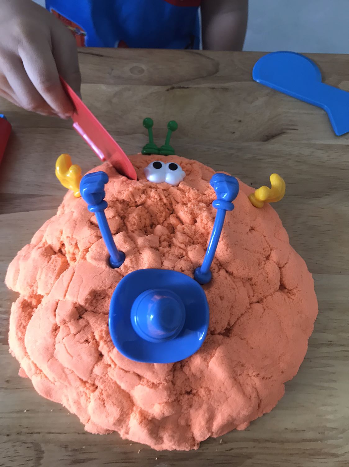 Sp như mô tả, k dính tay, k ra màu. Nhưng màu cam k thích lắm.