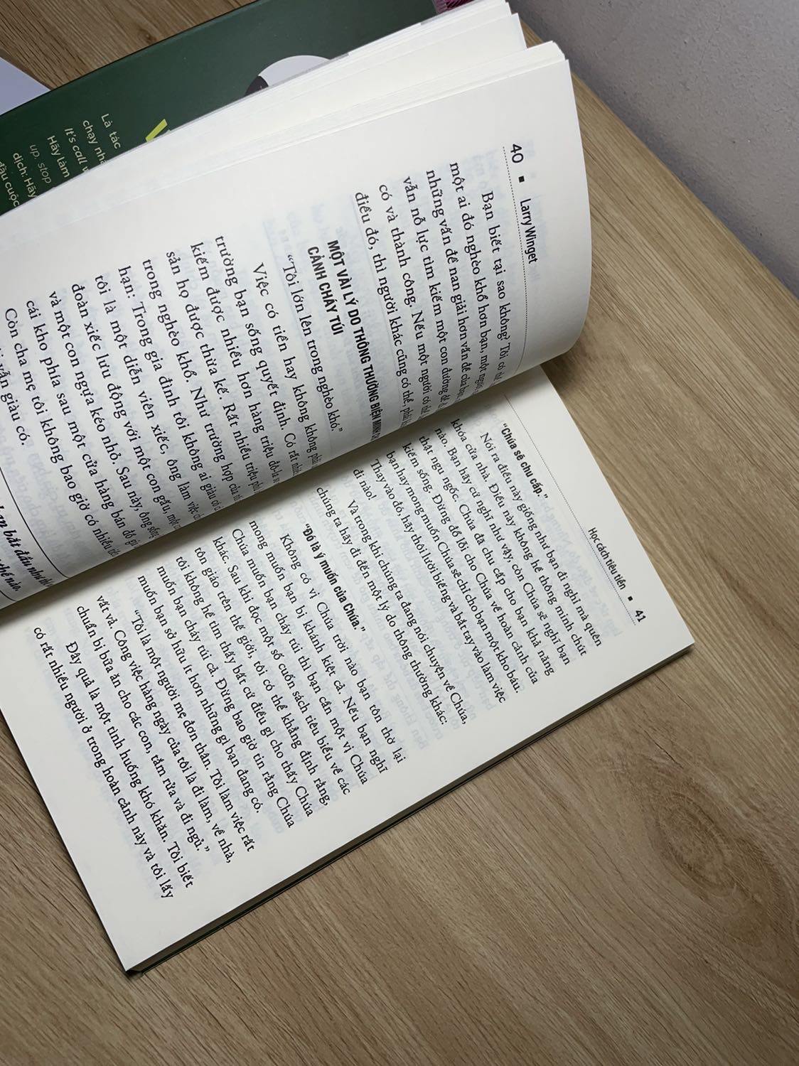 Mình chưa đọc nội dung vì bận đi chống dịch không mang theo được. Đóng gói cẩn thận và giao hàng nhanh.