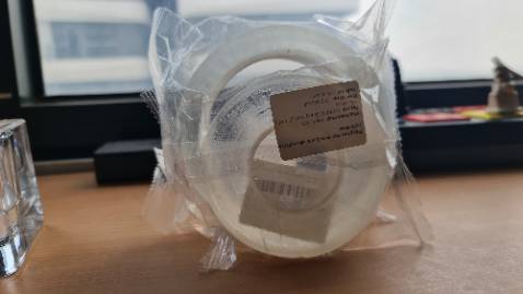 Mua 2 cuộn to 3m, hàng nhận được đúng 2 cuộn, nhưng 1 to 1 to, vẫn ghi 3m mới tài. 1 cuộn bản rộng 3cm, 1 cuộn bản rộng 1.5cm. Loại 1.5cm chỉ có hơn 30k thôi. Không hiểu đóng gói hàng kiểu gì, chẳng có kiểm tra gì cả. Nhà thì bận việc tang cần đồ mà bực mình.