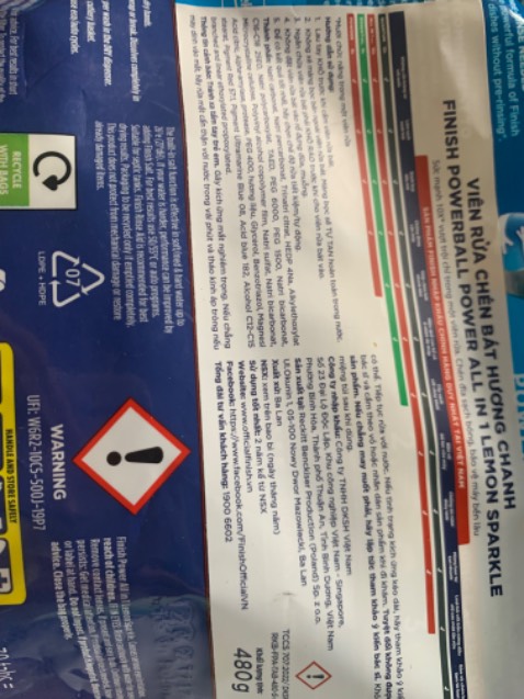Đủ hàng, có quà tặng là bình nước, date hơi gần 
Dùng khá thích, hài lòng