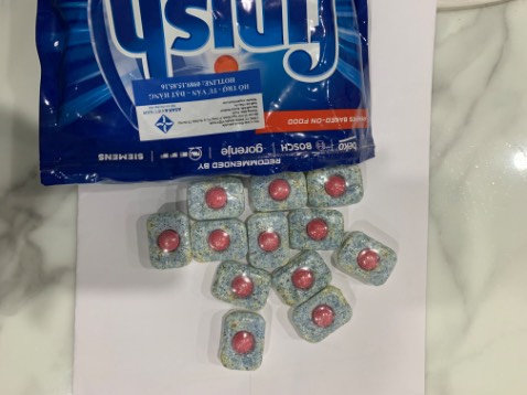 Tất cả các viên rửa đều ố vàng, biến chất.