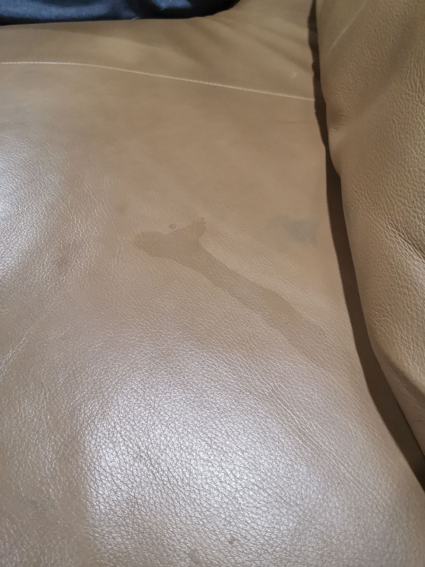 Mình vừa mua chiều nay và sử dụng luôn tuy nhiên sản phẩm ko hiệu quả. Ko nhận thấy sự khác biệt giữa phần dùng thuốc và phần chưa dùng, các vết bẩn cũ thì còn nguyên mà ko mờ đi chút nào. Rất là thất vọng. Ko nên mua