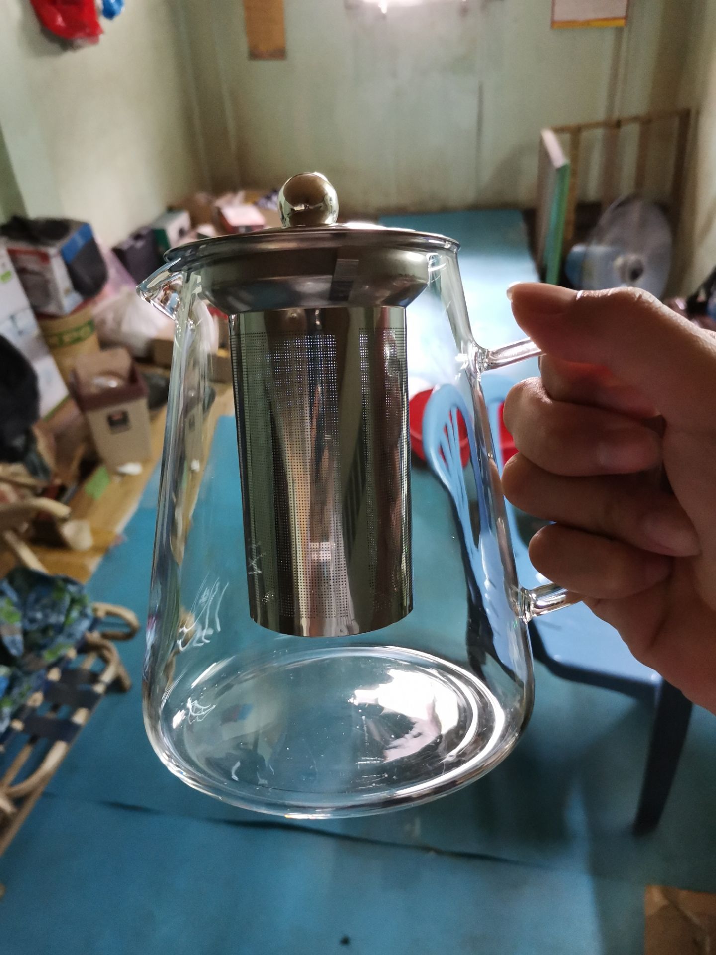 Giao hàng đúng mẫu, gói hàng kỹ lưỡng ship từ ngoài Bắc vào Nam không xứt mẻ gì.
Bình 750ml nhưng sao mình thấy khá là nhỏ so với tưởng tượng của mình.