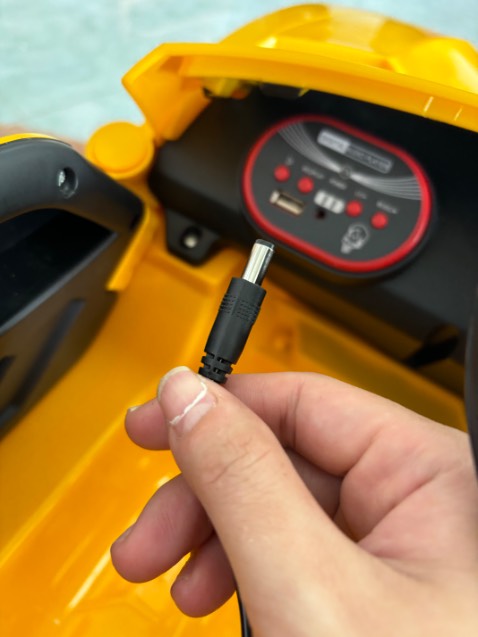 Xe thì đẹp, chắc chắn ạ. Con mình rất thích