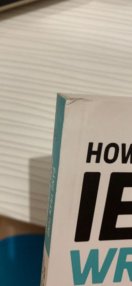 Vận chuyển rất nhanh 
Nhưng có điều là khi gửi về không biết là mình mua sale có phải vậy không nhưng sách rất bẩn và bị va đập vài chỗ 
Mình hơi thất vọng một xíu nhưng bên trong vẫn mới nha