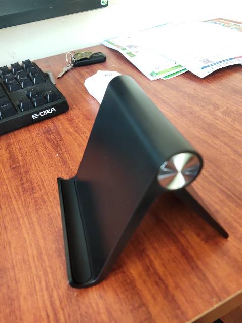 Phần mô tả sai kích thước. Kích thước thật nhỏ hơn nhiều chỉ 11.8*10.8*4.5. Chất liêụ làm bằng nhựa, chất lượng gia công tạm ổn