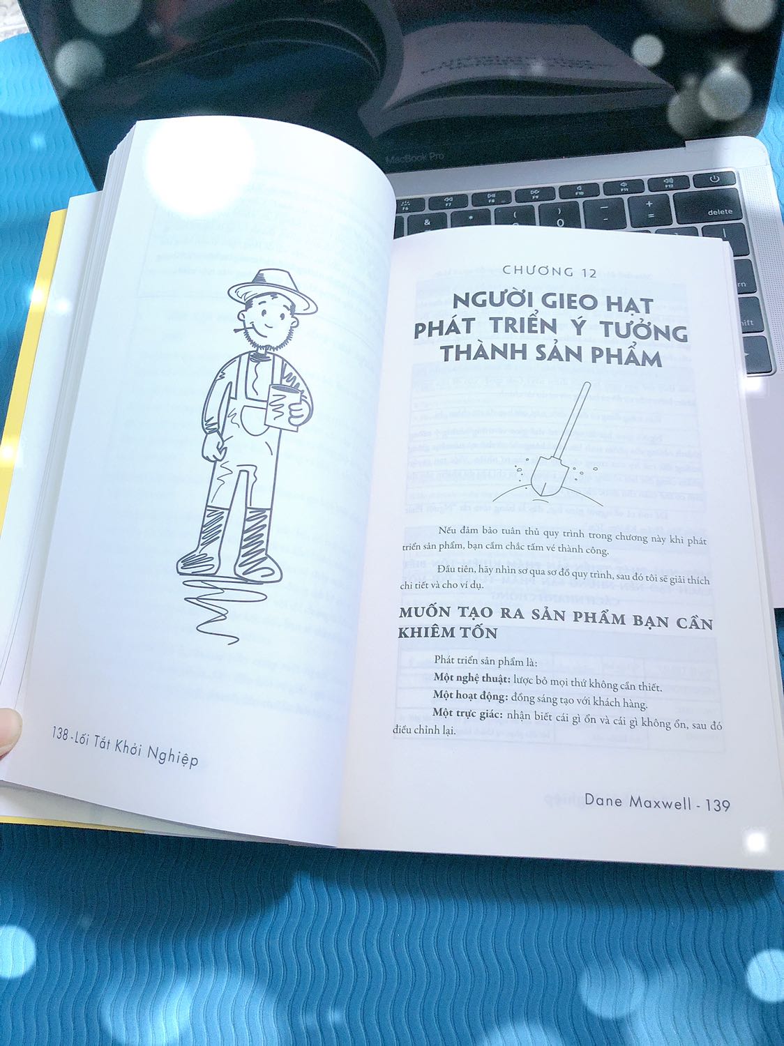 Em cám ơn anh Phong đã dịch cuốn sách này , lúc nhận sách em đã ngồi xem ngay luôn và vỡ lẻ ra nhiều thứ rất hay ho và bổ ích có thể áp dụng cho việc kinh doanh của mình . 
Cám ơn tiki đã đồng hành cùng mình đặt sách 2h là nhận dc ngay 
Mình mong những ai đang trong giai đoạn lập nghiệp - khởi nghiệp như mình đều có duyên và cơ hội học tập những kiến thức và kinh nghiệm từ anh chị đi trước và sách .