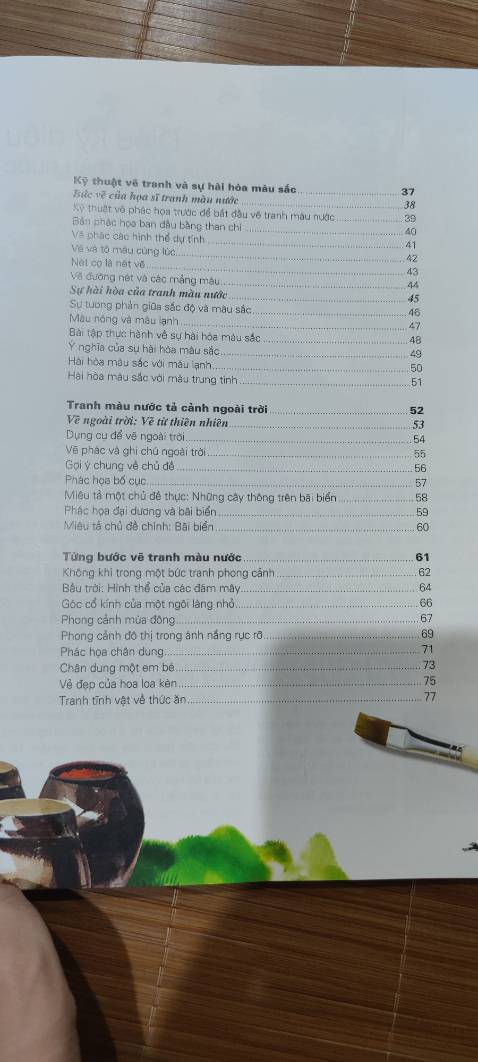 Sách cung cấp kiến thức rộng, đầy đủ về màu nước, rất bổ ích cho cả ng mới học lẫn đã từng vẽ màu nước tham khảo