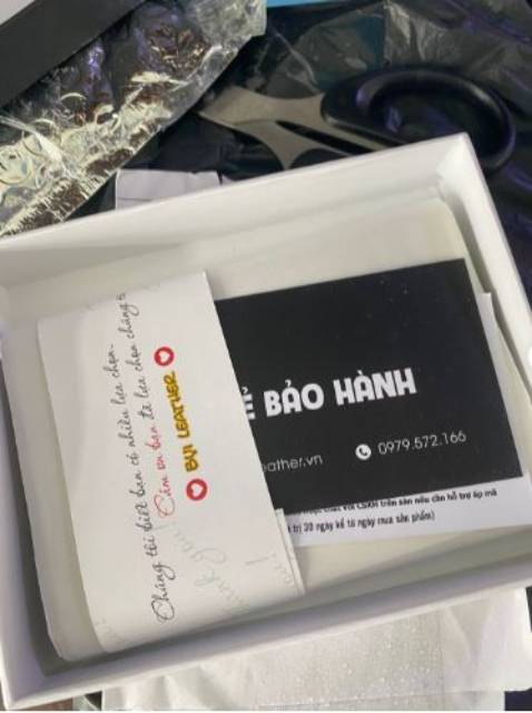 Chất da sáp mềm mịn, ví nhỏ gọn nói chung là ổn ápd