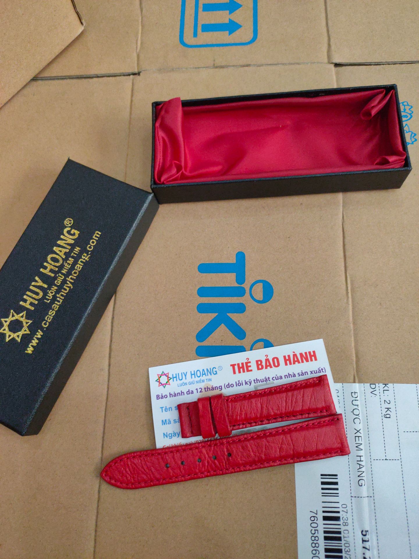 Dây đồng hồ đẹp... da mềm có hộp có thẻ bảo hành nữa... Rất rất thích