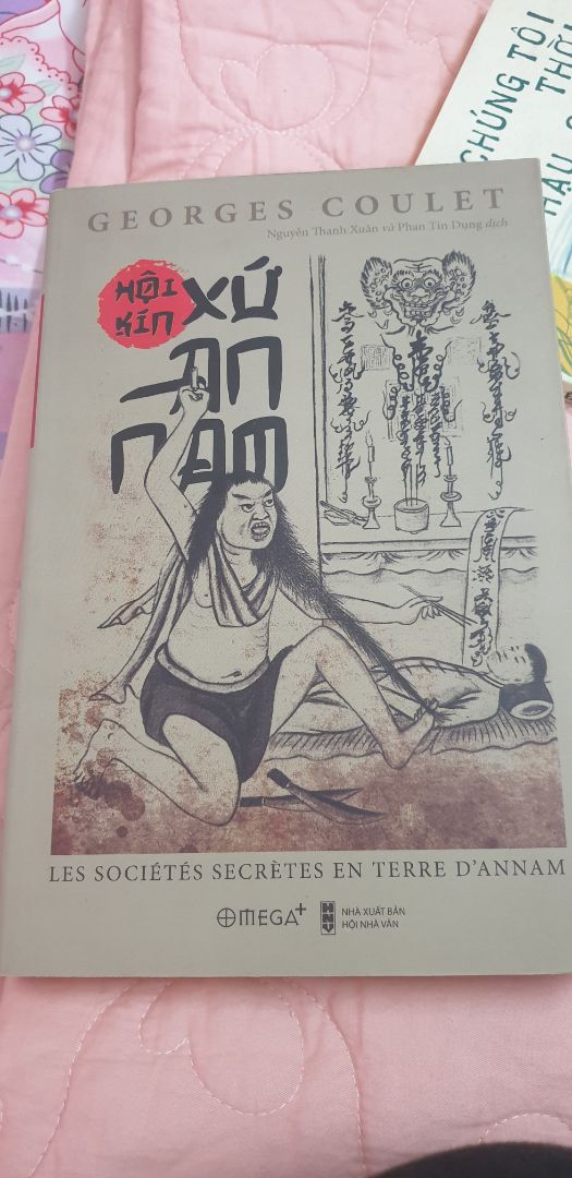 Giao hàng nhanh, đóng gói vẫn khá chắc chắn. Tuy nhiên mình hơi buồn khi sách không có màng co, nhưng cũng chỉ buồn chút thôi, còn lại mình vẫn rất là ưng. đặt cho bố đọc ngâm cứu nên mình xin không bàn nhiều tới nội dung nha~