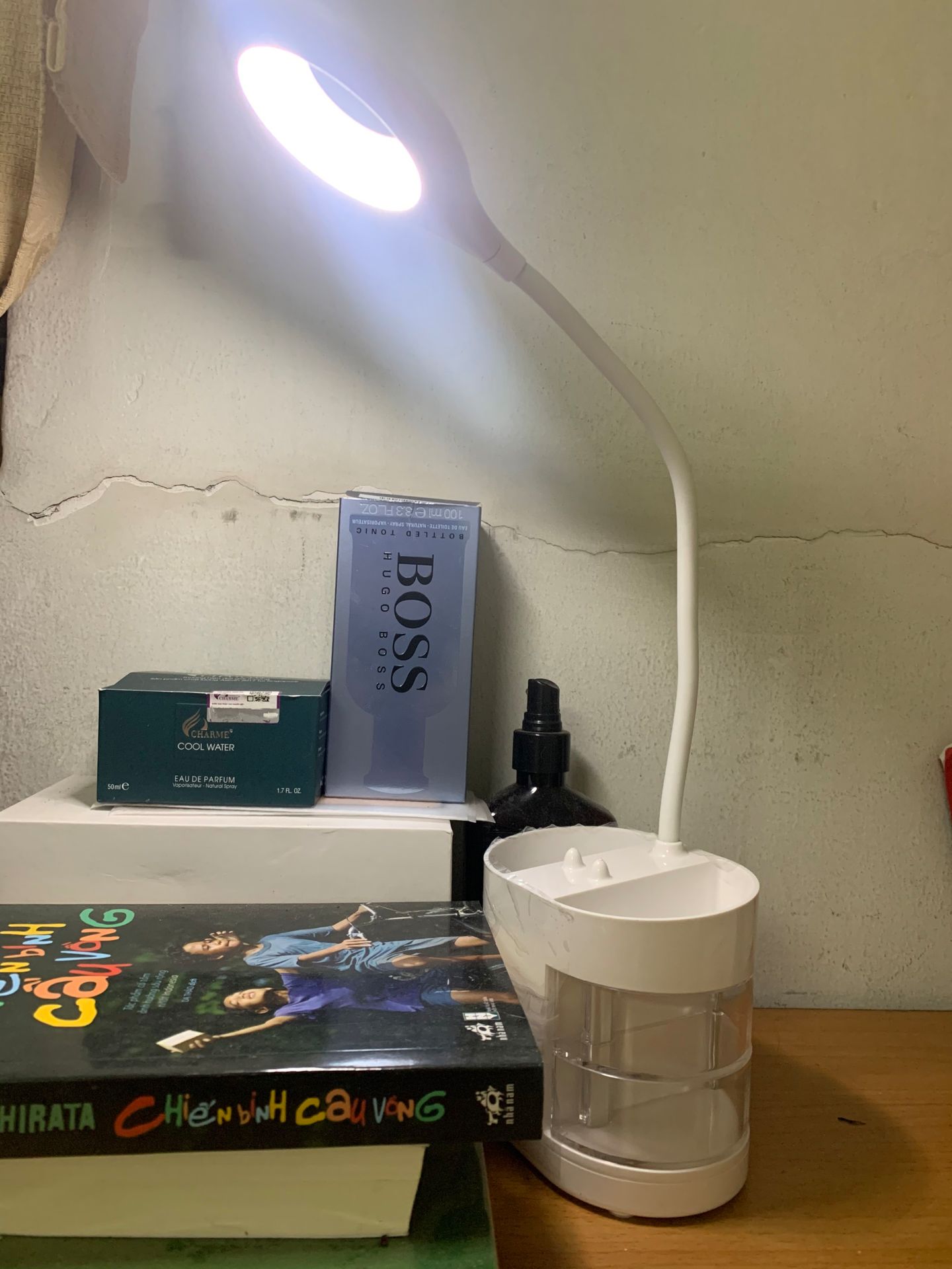 Tiện lợi vs hộp đựng bút viết, chất lượng đèn tốt, ủng hộ shop