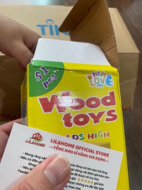 tôi đặt cỡ lớn loại 54 miếng mà sao giao loại nhỏ 51 miếng
tiền đã trả loại lớn rồi lại giao loại nhỏ